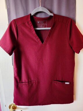 EUC FIGS Casma Scrub Top. Burgundy